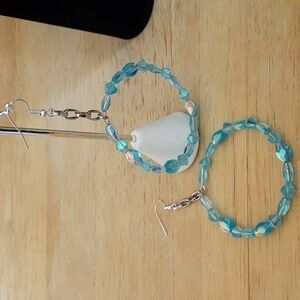 Brand New Blue Sparkly Pierced Earrings KK119